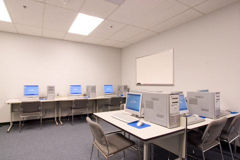 [LA어학연수] 미국 LA TLI 어학원 - 저렴한 학비 어학연수 - 컴퓨터실의 모습